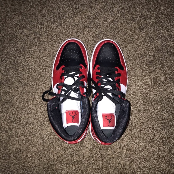 Nike Air Jordan 1 Mid “Chicago Toe” - Picture 2 of 5